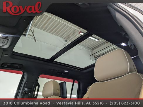 Used 2021 Chevrolet Suburban Premier w/ Premium Package RWD image 30