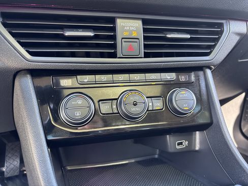 Used 2019 Volkswagen Jetta SEL image 23