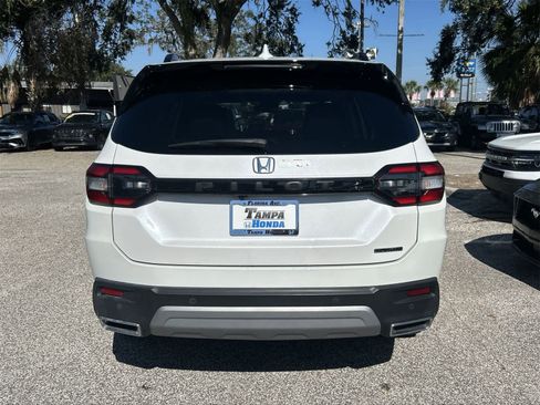 Used 2023 Honda Pilot Touring image 5