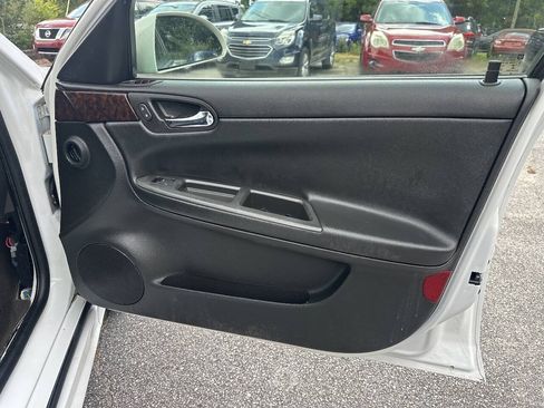 Used 2016 Chevrolet Impala LT FWD image 15
