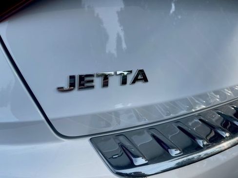 Used 2021 Volkswagen Jetta SE FWD image 23