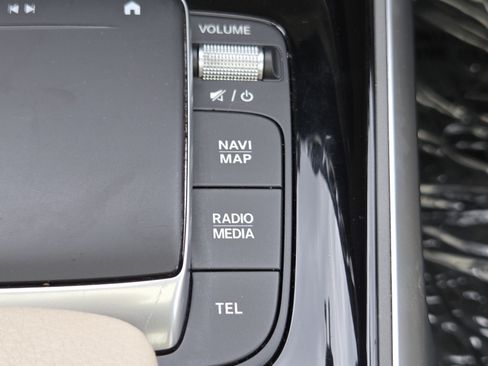 Used 2022 Mercedes-Benz GLB 250 4MATIC image 10