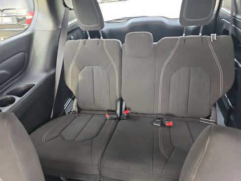 Used 2023 Chrysler Pacifica Touring w/ S Appearance Package image 13