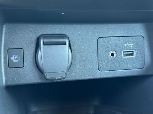 Used 2025 Nissan Versa SV FWD image 14