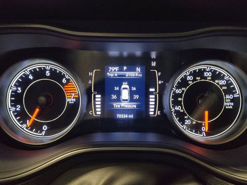 Used 2021 Jeep Cherokee Latitude FWD image 23