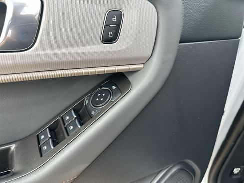 Used 2026 Ford Explorer Active AWD/4WD image 12