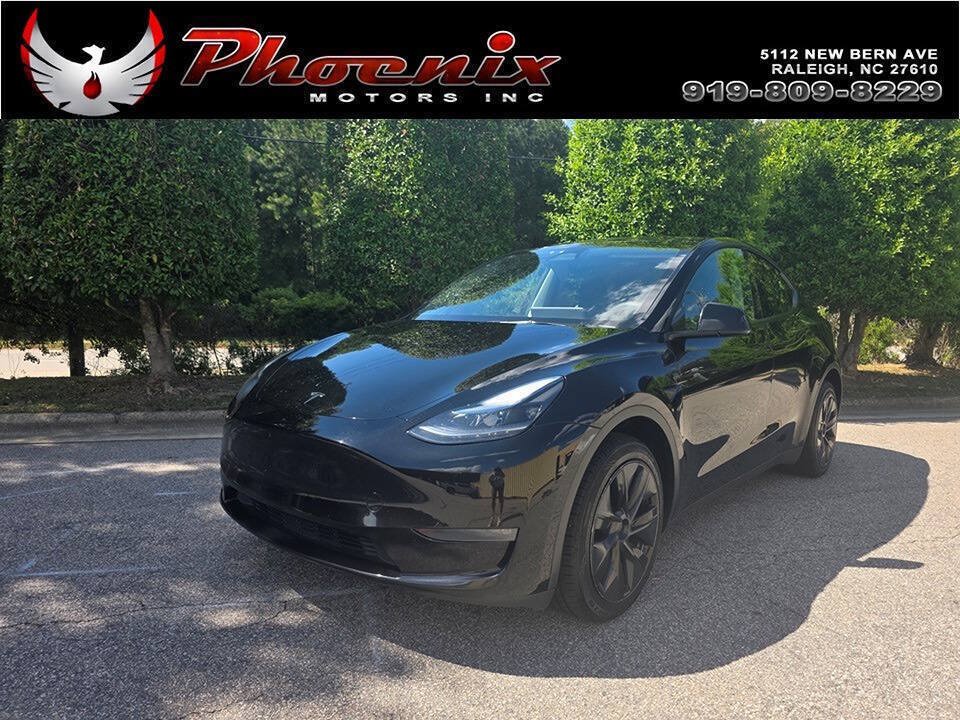 Used 2024 Tesla Model Y Long Range AWD/4WD image 1