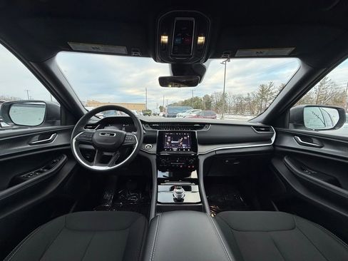 New 2025 Jeep Grand Cherokee Laredo w/ Luxury Tech Group I AWD/4WD image 21