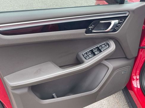 Used 2017 Porsche Macan S image 17