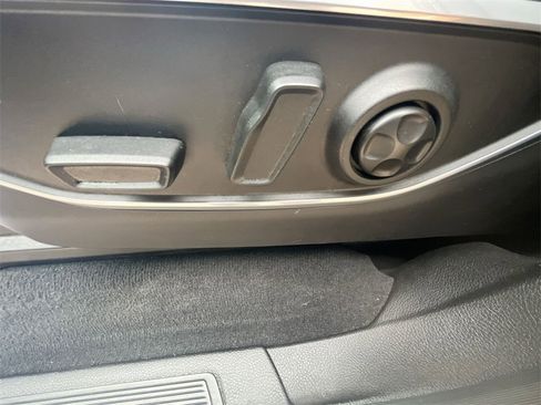 Used 2024 Jeep Wagoneer L Series II w/ Flexible Seating Group image 14