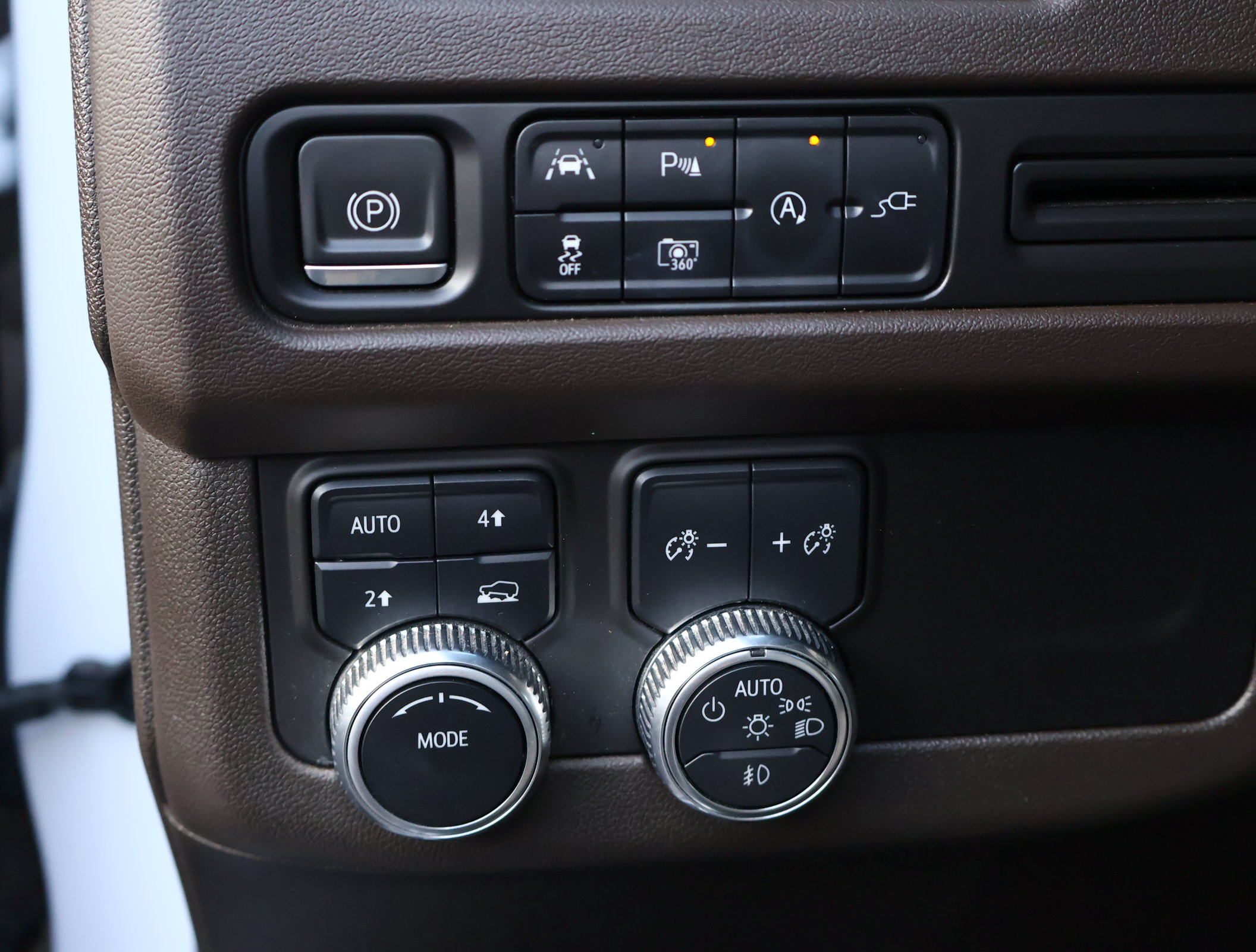 Used 2022 GMC Yukon SLT w/ SLT Premium Package AWD/4WD image 13