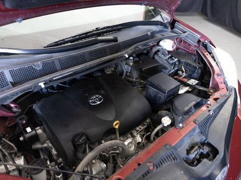 Used 2020 Toyota Sienna L FWD image 25