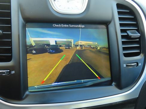 Used 2017 Chrysler 300 Limited w/ Value Package image 31