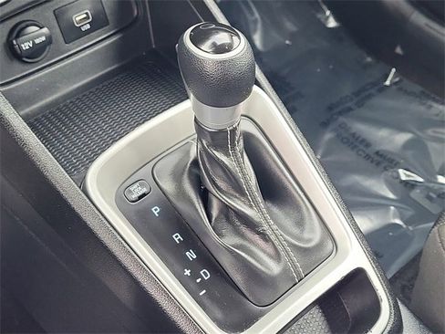 Used 2021 Hyundai Venue SE image 18