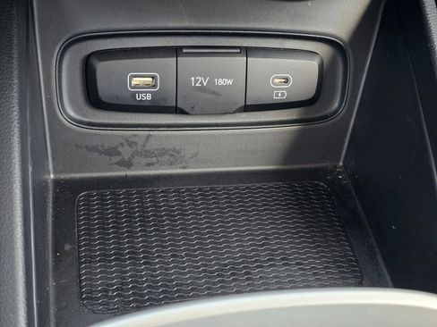 Used 2025 Hyundai Venue SEL FWD image 19