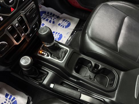 Used 2022 Jeep Wrangler Unlimited Sahara AWD/4WD image 18
