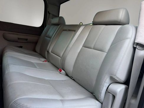 Used 2007 GMC Sierra 1500 SLE w/ Entertainment Package RWD image 13