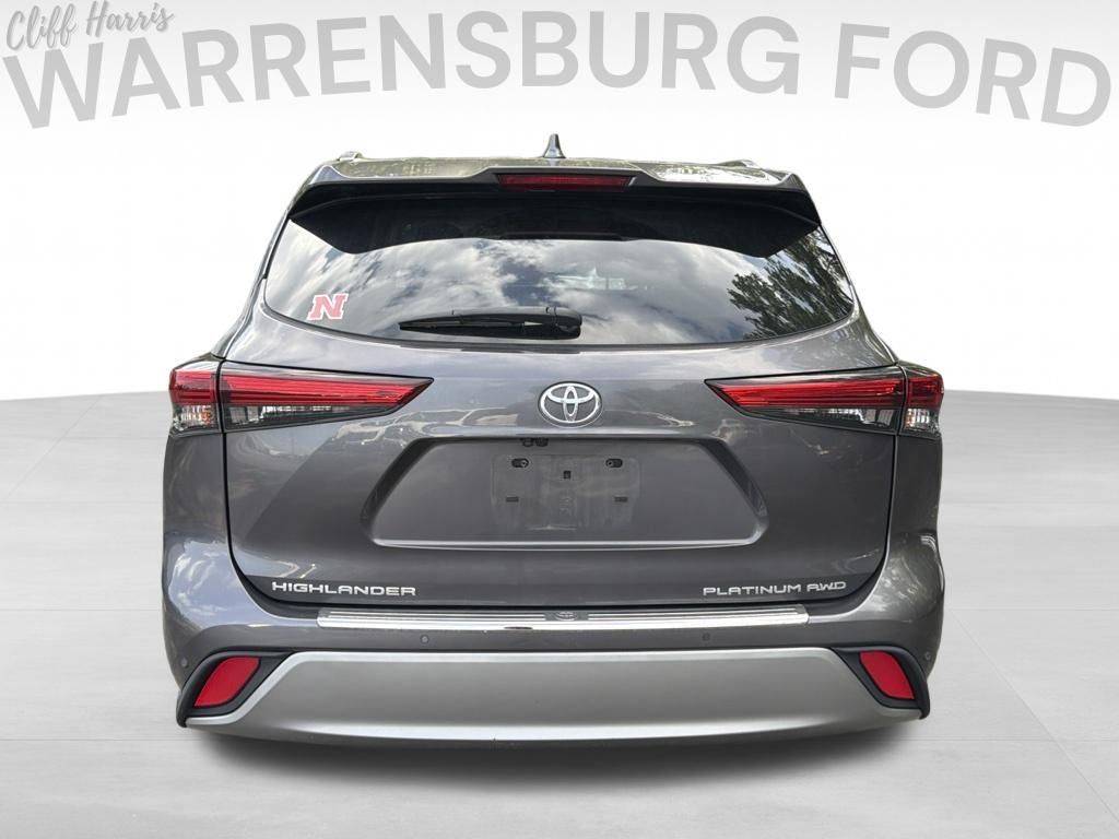 Used 2021 Toyota Highlander Platinum AWD/4WD image 6