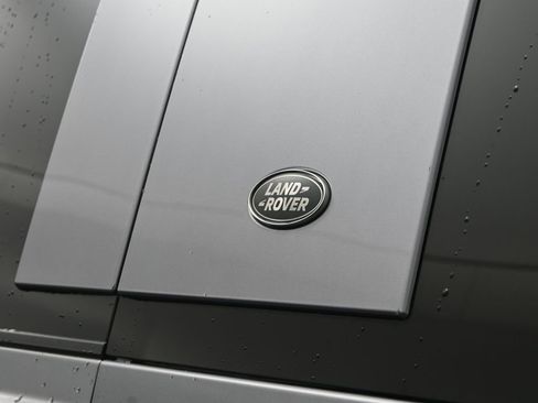 Used 2022 Land Rover Defender 110 X-Dynamic SE image 10