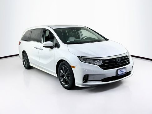 Used 2023 Honda Odyssey Elite image 3