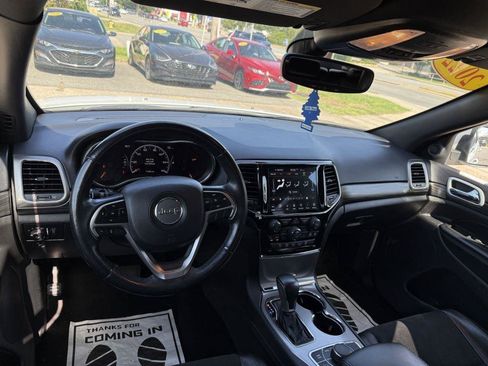 Used 2022 Jeep Grand Cherokee Laredo X AWD/4WD image 15