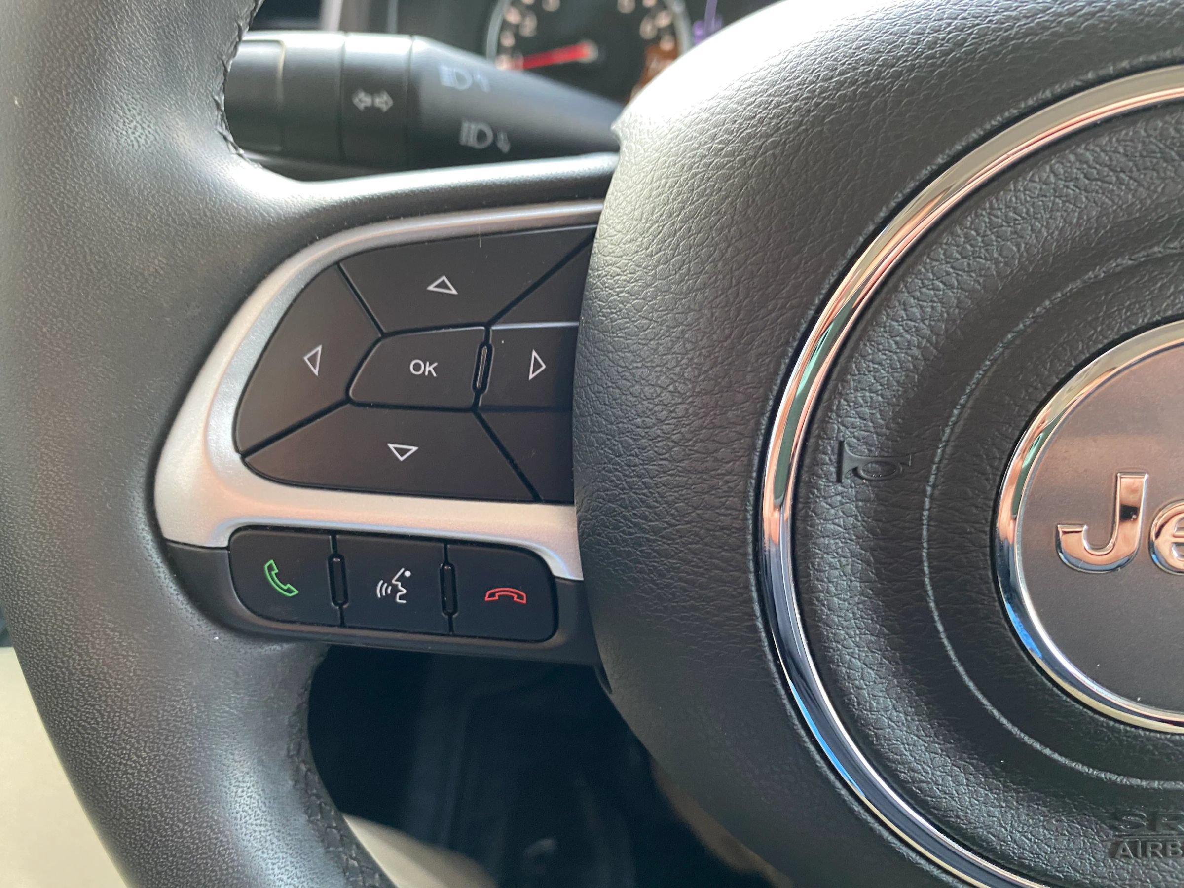 Used 2019 Jeep Renegade Latitude FWD image 14