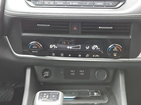 Certified 2025 Nissan Rogue SV image 27