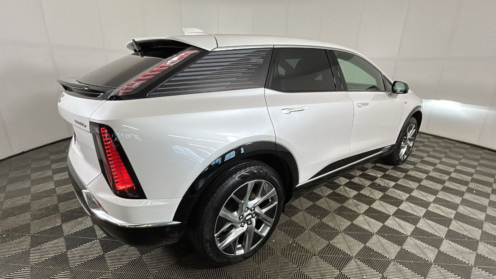 Used 2025 Cadillac Optiq Luxury 2 w/ LPO, Floor Liner Package AWD/4WD image 3