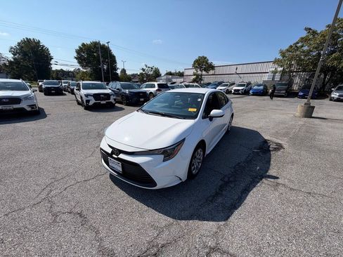 Used 2024 Toyota Corolla LE FWD image 3