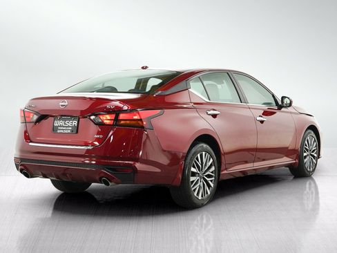 Used 2023 Nissan Altima 2.5 SV w/ SV Premium Package AWD/4WD image 5