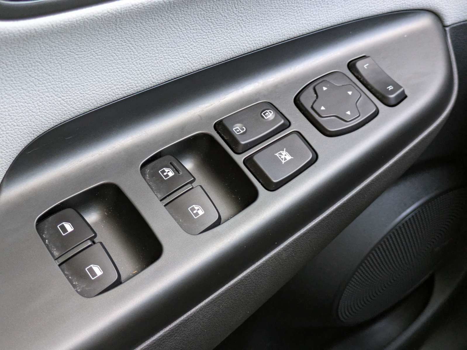 Used 2023 Hyundai Kona Limited FWD image 19