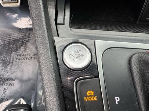 Used 2016 Volkswagen GTI SE image 32