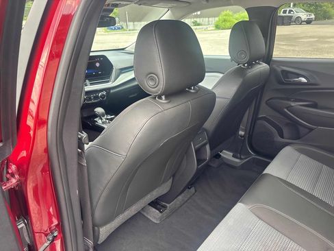 Used 2025 Chevrolet Trax LT FWD image 20