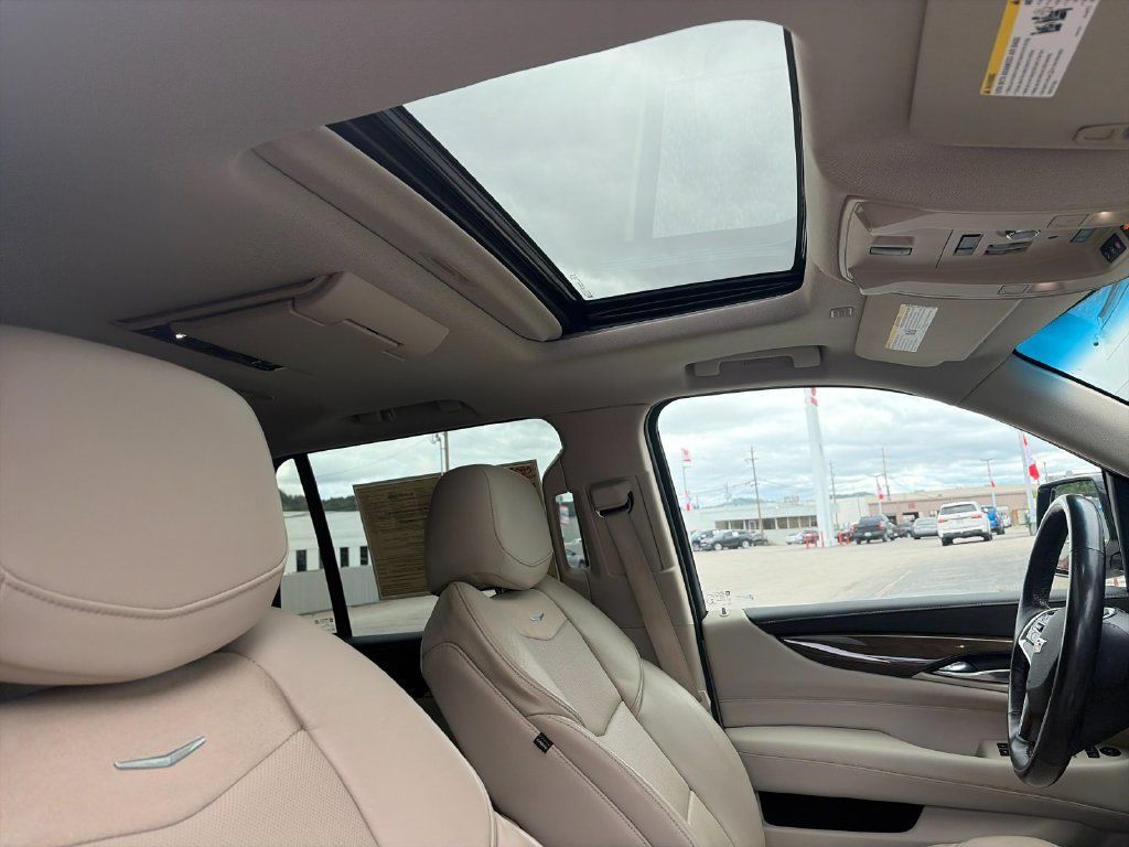 Used 2020 Cadillac Escalade Premium Luxury AWD/4WD image 21
