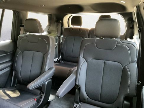 New 2025 Jeep Grand Cherokee L Laredo w/ Luxury Tech Group I image 9