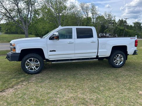 Used 2015 Chevrolet Silverado 2500 High Country w/ Duramax Plus Package image 8