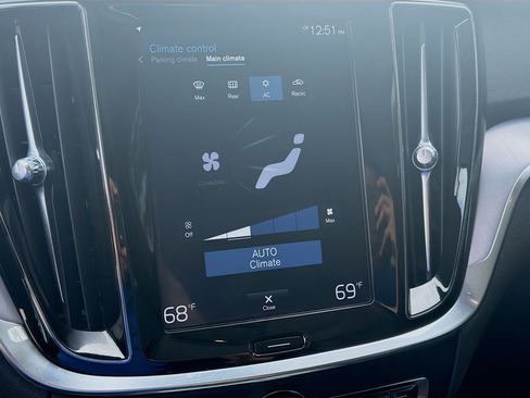 Used 2020 Volvo S60 T5 Momentum image 14