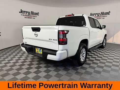 Used 2024 Nissan Frontier SV image 7