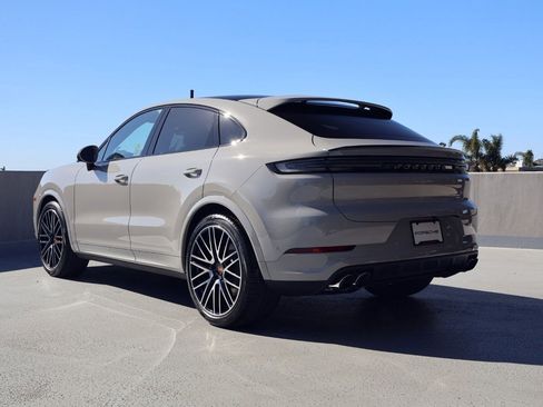 New 2026 Porsche Cayenne Coupe image 3