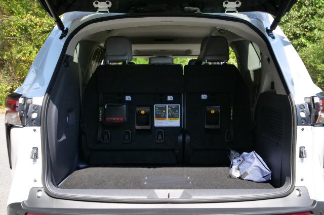 Used 2024 Toyota Sienna XLE w/ XLE Plus Package FWD image 39