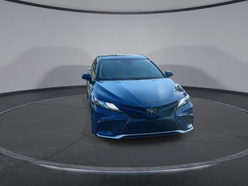Used 2023 Toyota Camry XSE FWD image 3