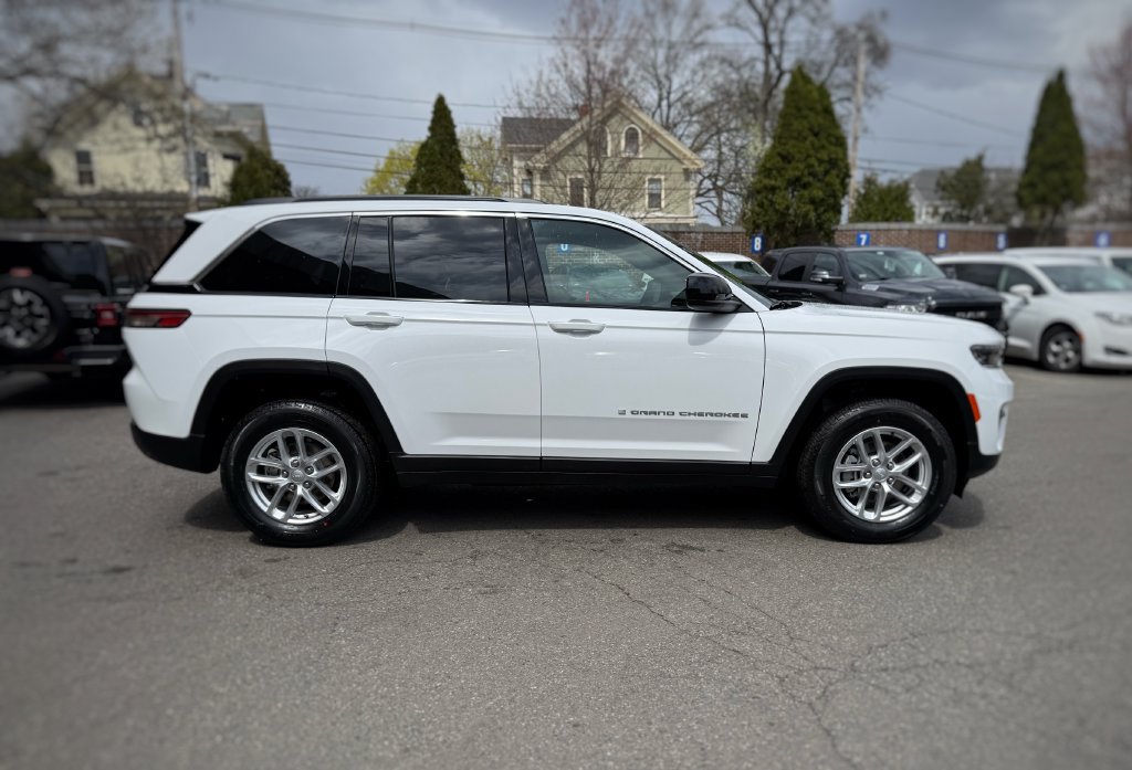 New 2026 Jeep Grand Cherokee Laredo X AWD/4WD image 4