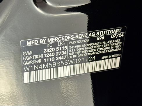 Certified 2025 Mercedes-Benz GLB 35 AMG 4MATIC image 31