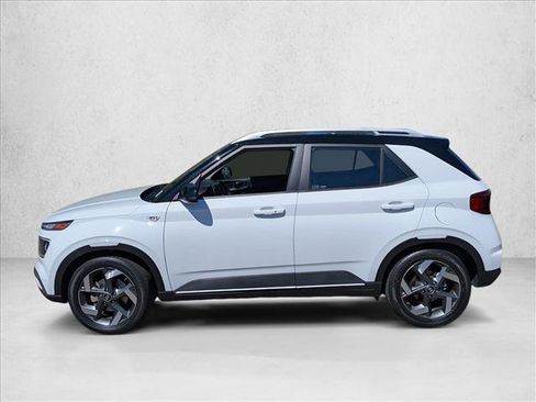 Used 2023 Hyundai Venue Limited FWD image 9