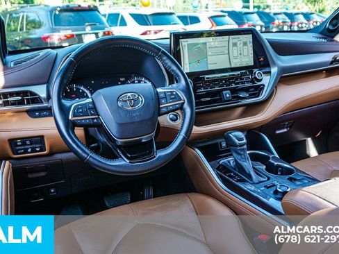 Used 2021 Toyota Highlander Platinum AWD/4WD image 29