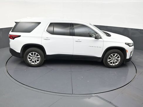 Used 2023 Chevrolet Traverse LS FWD image 17