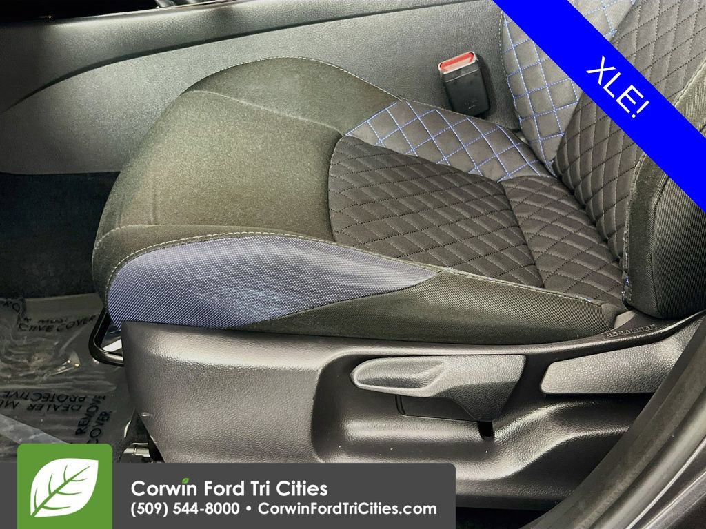 Used 2021 Toyota C-HR XLE FWD image 22