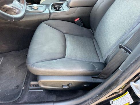 Used 2018 Chrysler 300 Touring AWD/4WD image 18