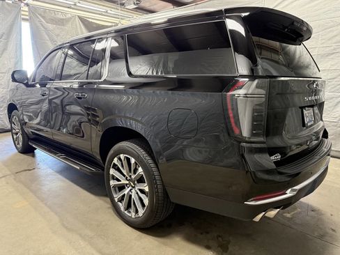 Used 2025 Chevrolet Suburban High Country image 4