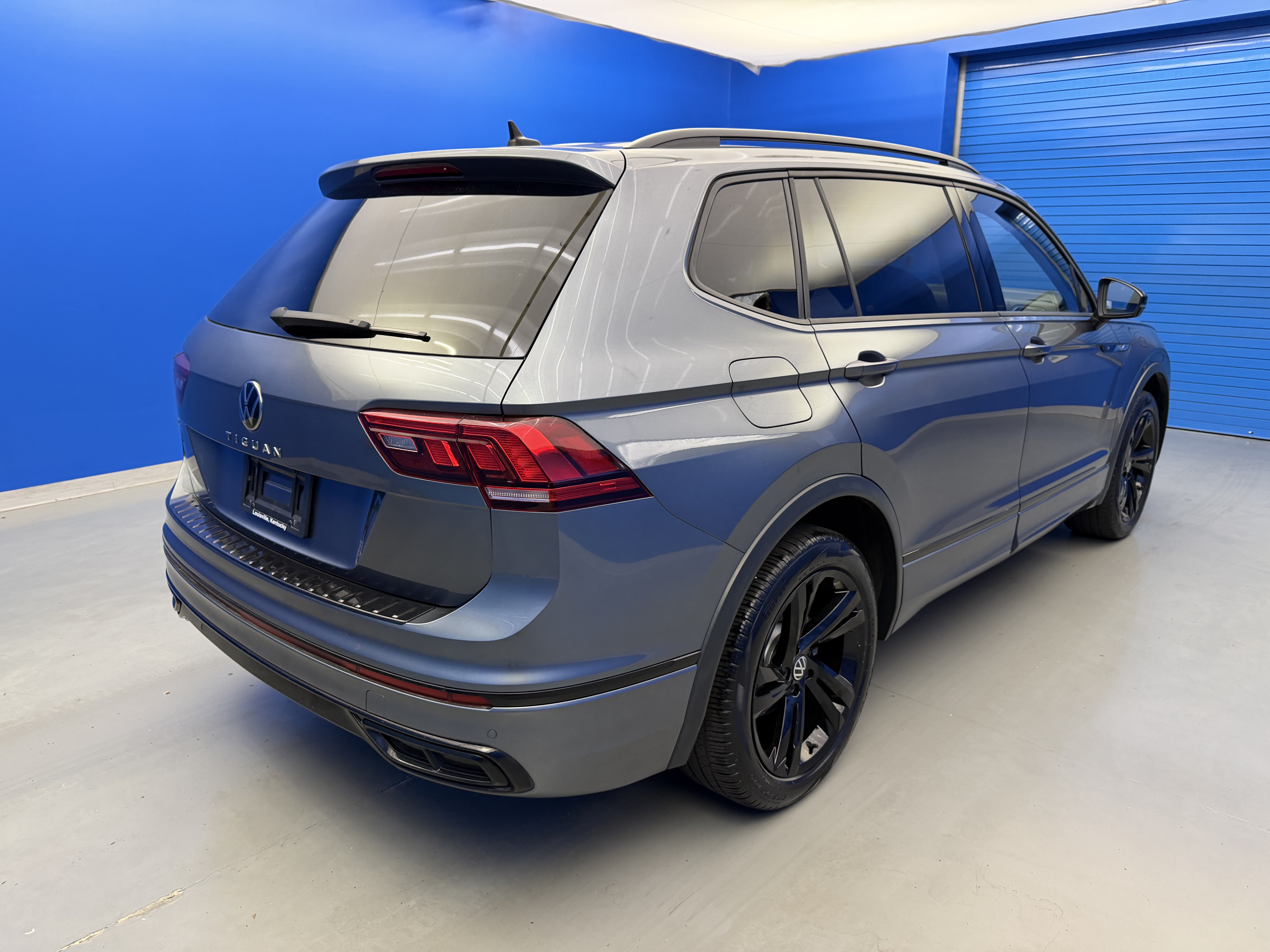 Certified 2023 Volkswagen Tiguan SE R-Line FWD image 7